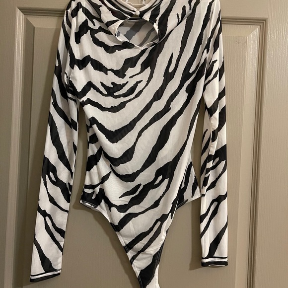 Black and White - Picture 4 of 5